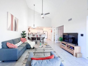 Serene Town home in Chandler with pool